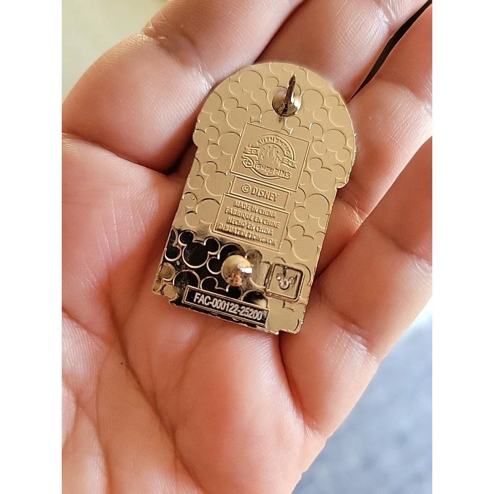 Disney Evil Queen Portrait Snow White And The Seven Dwarfs Villain Disney Pin - Picture 3 of 5